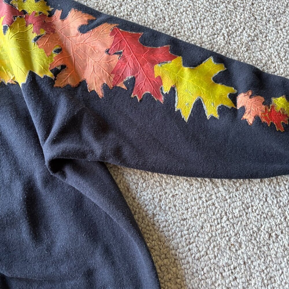 VTG Tultex L Black Fall Leaves Sweatshirt Cozy Autumn Handmade Teacher Top ๐ - Picture 4 of 9